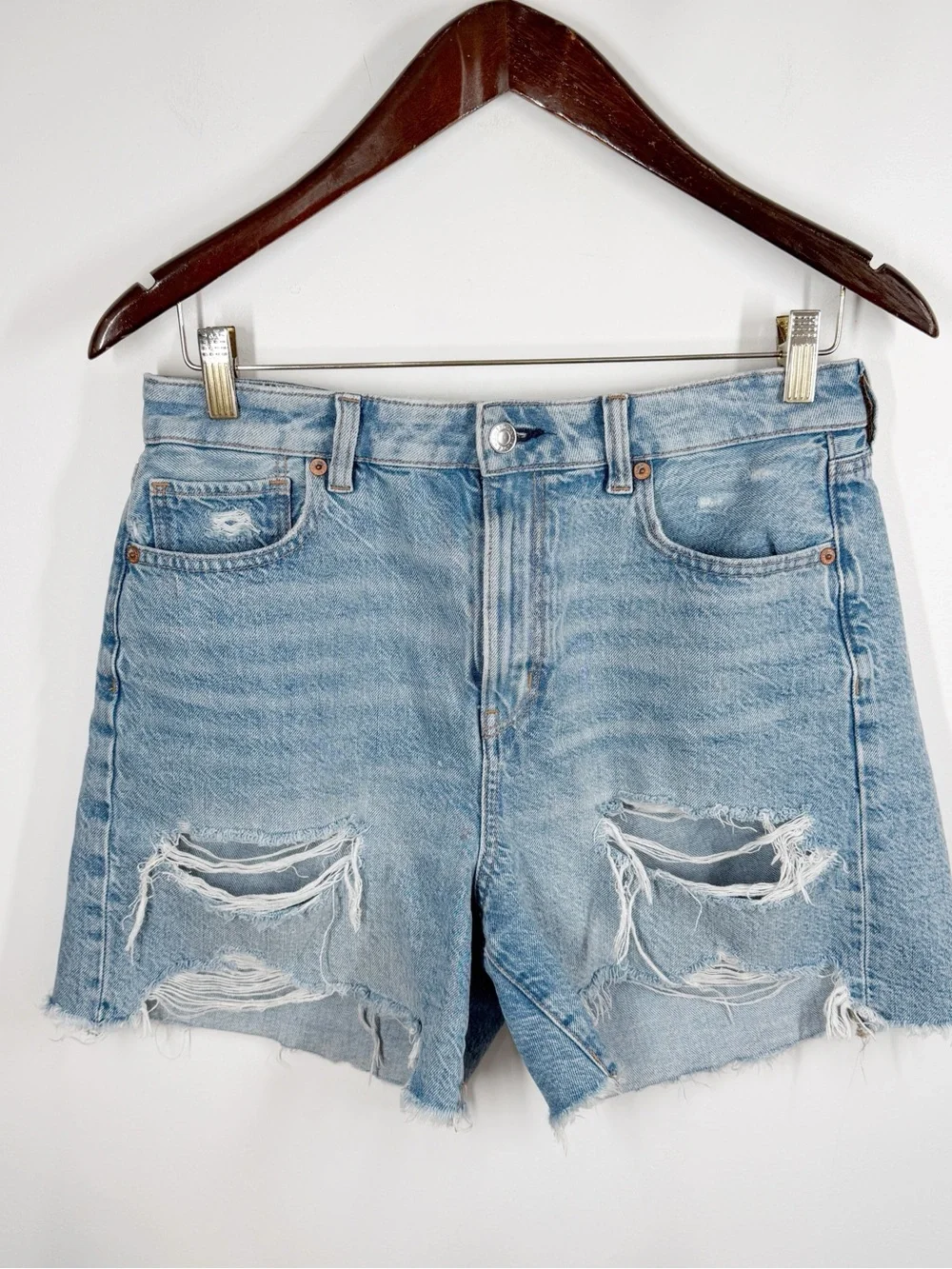 American Eagle Baggy Mom Shorts Distressed Denim Women’s Size 6